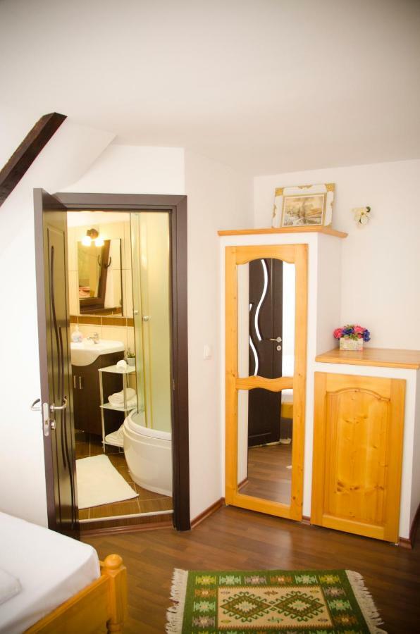Casa Csiki Villa Risnov Bagian luar foto